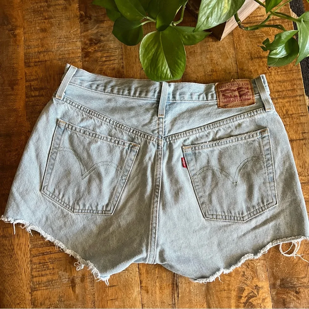 Levi's 501 Light Wash Denim Disttessed Shorts Size W 30